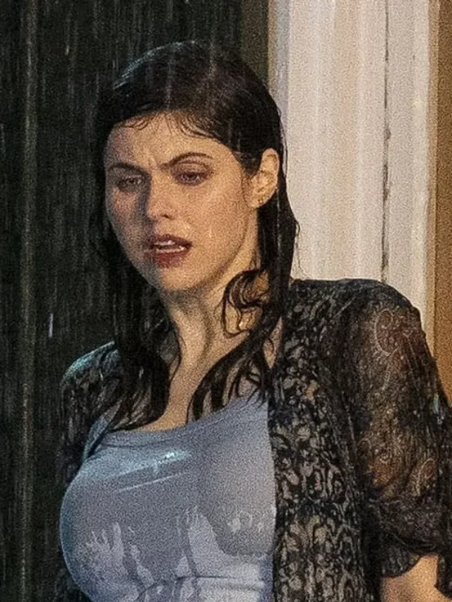 For the ‘Mayfair Witches’ Season 2 shoot in New Orleans, Alexandra Daddario braves the rain.